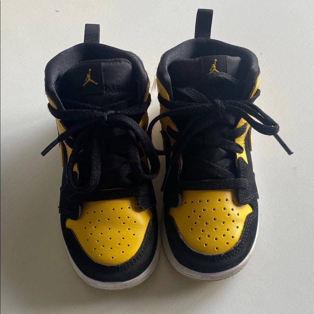 Jordan Kids Black and Yellow Sneakers